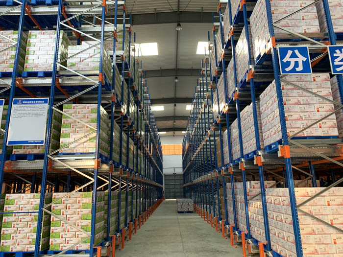 四向穿梭車貨架的工作原理、技術特點、應用場景和優(yōu)勢